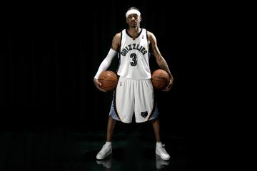 开云下载-极速与激情的跨界礼赞，拉文于F1争冠夜绽放全场最佳光芒