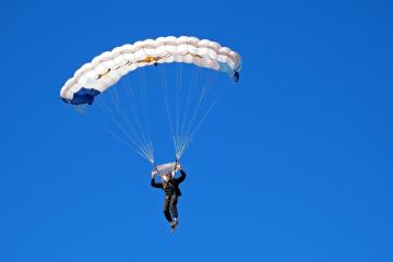 开云体育APP下载-多伦多屠鹿夜，切特天神下凡，猛龙火力全开碾碎雄鹿防线
