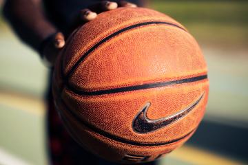 开云体育下载-双杯对照，从联合杯的规则鏖战到拉沃尔杯的偶像燃烧