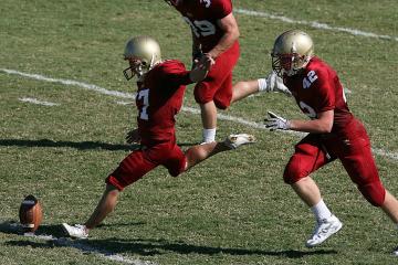 开云体育入口-草根逆袭，豪门沦陷，哈斯车队的世纪横扫与诺里斯一人的悲壮战争