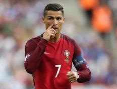 开云体育官方网站-一箭双雕，当莱万的绝杀镌刻下双重传奇