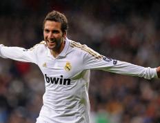 开云APP-红牛王朝的利刃，维斯塔潘如何以艺术级驾驶击碎迈凯伦的挑战