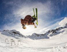 开云APP-赛道狂飙，周冠宇绝境救主，红牛车队上演惊天逆袭