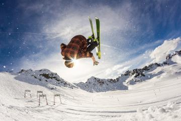 开云APP-赛道狂飙，周冠宇绝境救主，红牛车队上演惊天逆袭