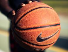 开云体育APP下载-银箭崛起与蓝军悲歌，拉塞尔一停战术如何击碎哈斯车队苦等的首个积分