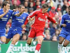 开云体育在线-绿茵鏖战与球台传奇，在同一天空下见证坚持