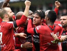 开云体育-瓦朗谢纳女足为了对抗甘冈女足展开激烈比赛