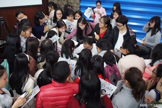 开云体育中国-武汉卓尔队员展现实力，赢得精彩比赛引爆现场