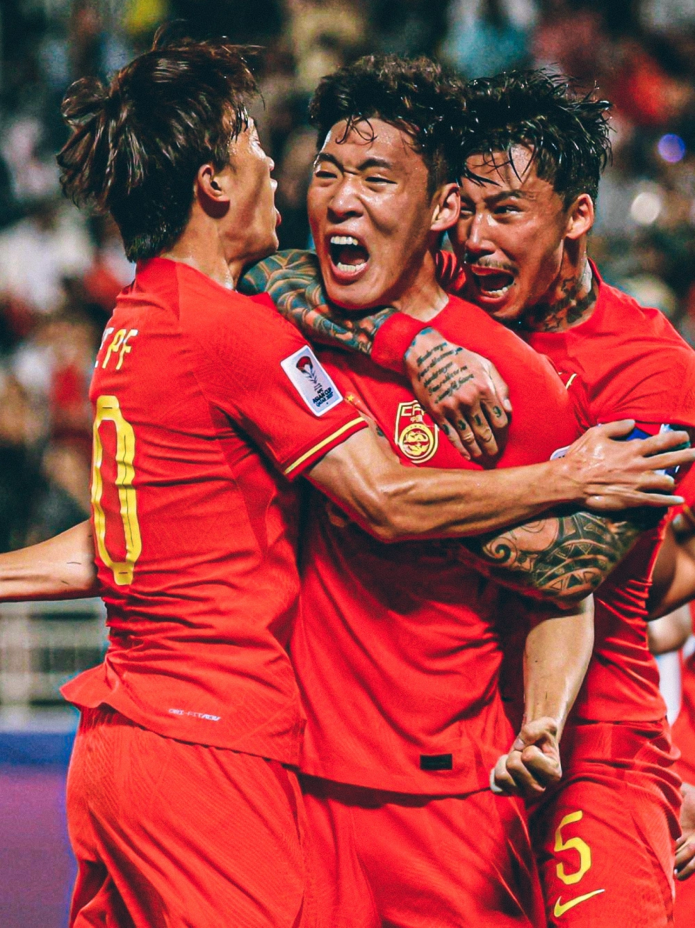 开云体育登录-重大足球比赛势在必行，球员们为荣誉而战