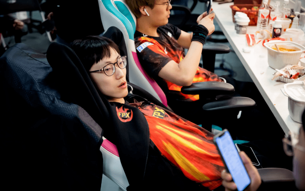 开云下载-TSM碾压RNG，Meiko拿下关键大龙焦点之战四强赛，留下经典瞬间