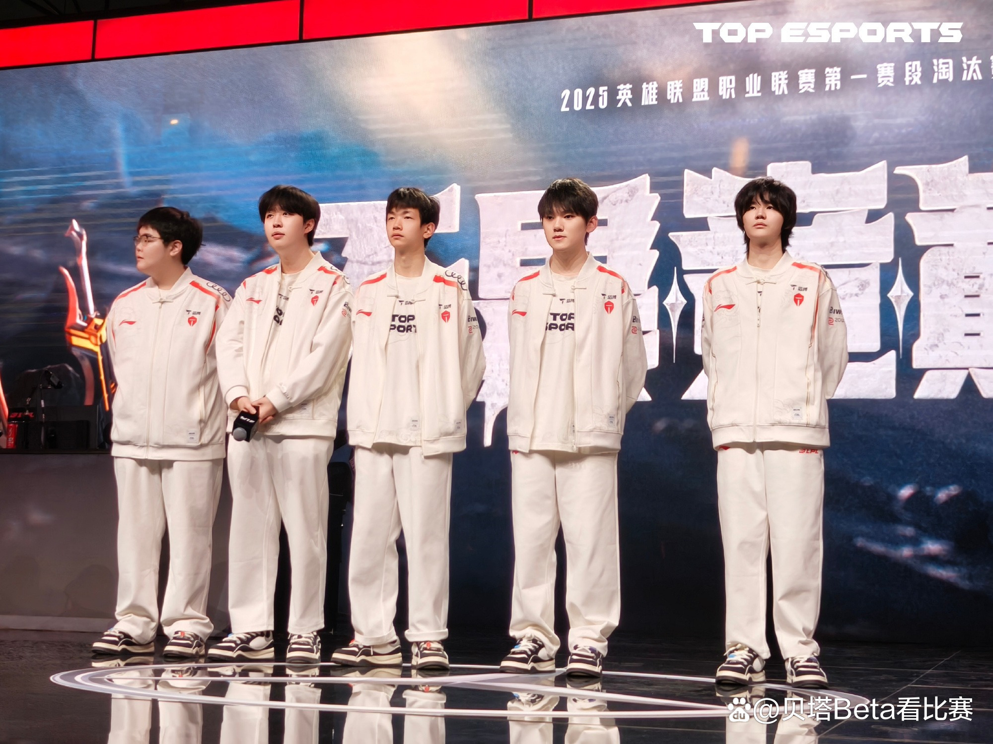 开云下载-T1力克LGD，Xiaohu拿下关键大龙顶尖较量半决赛，让粉丝疯狂欢呼