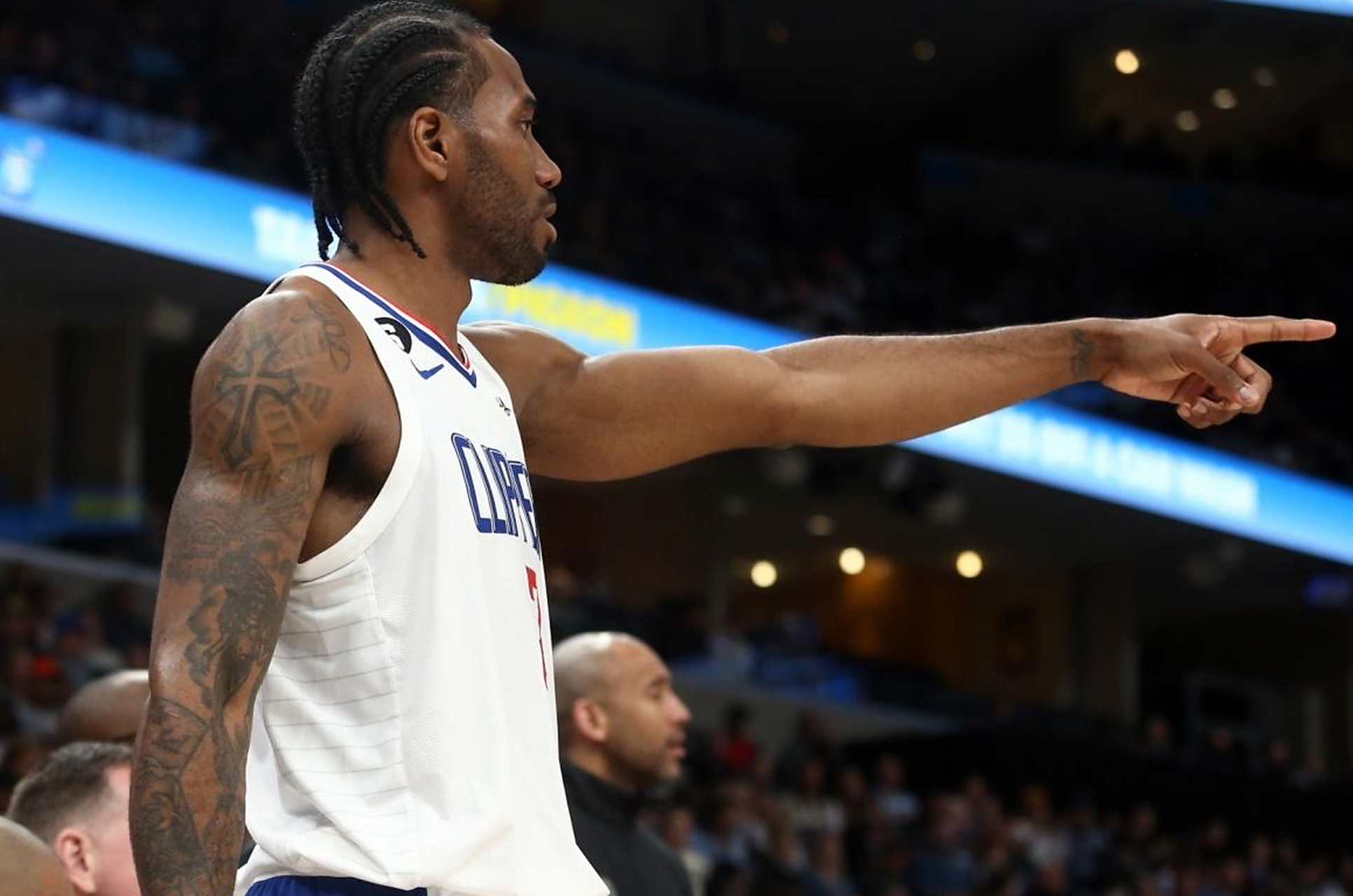 开云官网-快船逆转爵士,莱昂纳德砍下救赛重要球