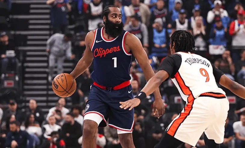 开云官方app入口-快船收获关键胜利，稳固西部前四