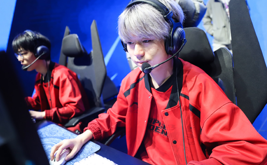 开云体育官方网站-FPX血洗HKA,Faker打出惊人五杀顶尖较量四强赛,点燃全场激情