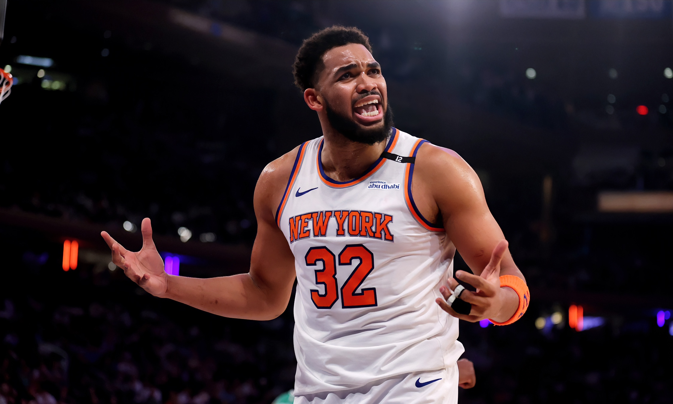 开云体育中国-步行者维克托心病发作患上严重伤退赛