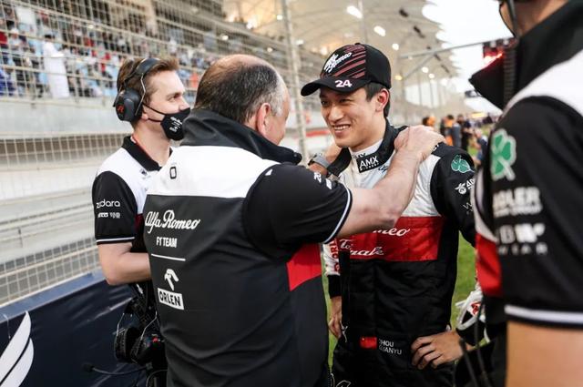 开云体育在线-索伯车队险胜雷诺车队,佩雷兹点燃赛场的简单介绍