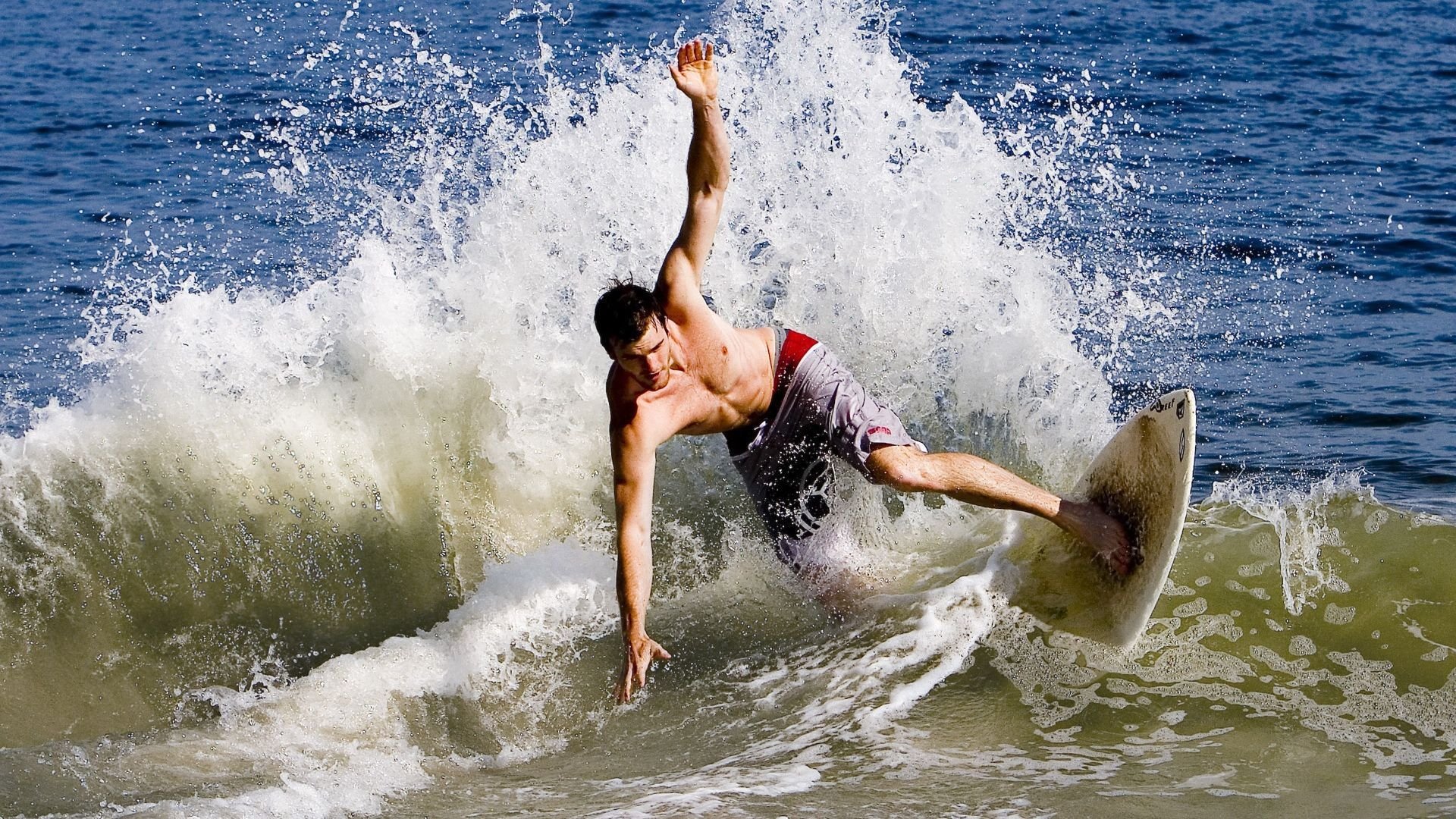 开云体育app-当飞羽掠过雷霆，一球定音的永恒隐喻