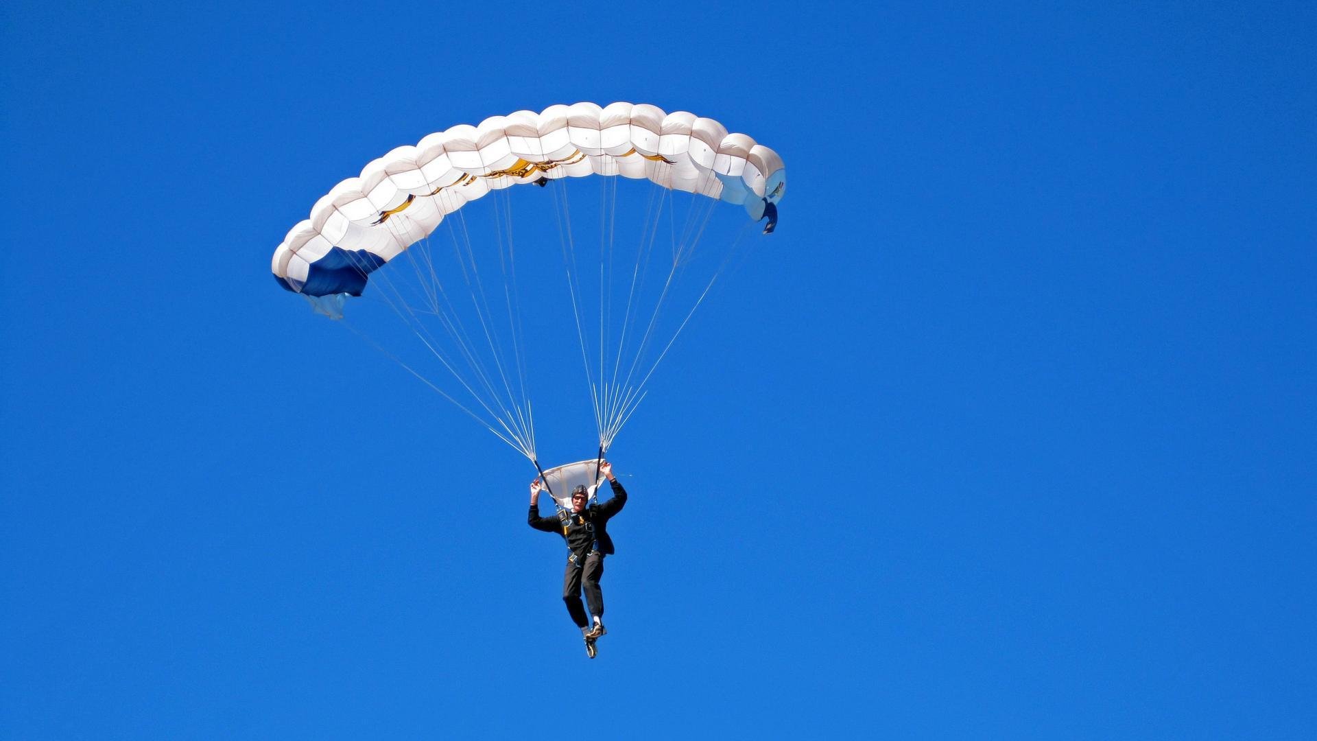 开云体育入口-当马克西的凌晨四点亮了天山雪，一个悬念骑士的消亡史