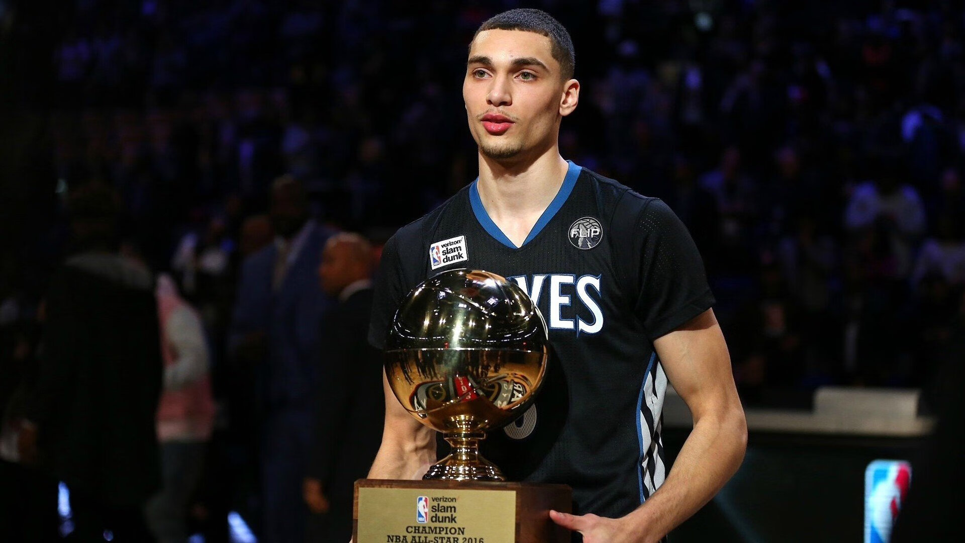 开云平台-三分暴雨浇灭雷霆，锡安决胜时刻展翅翱翔