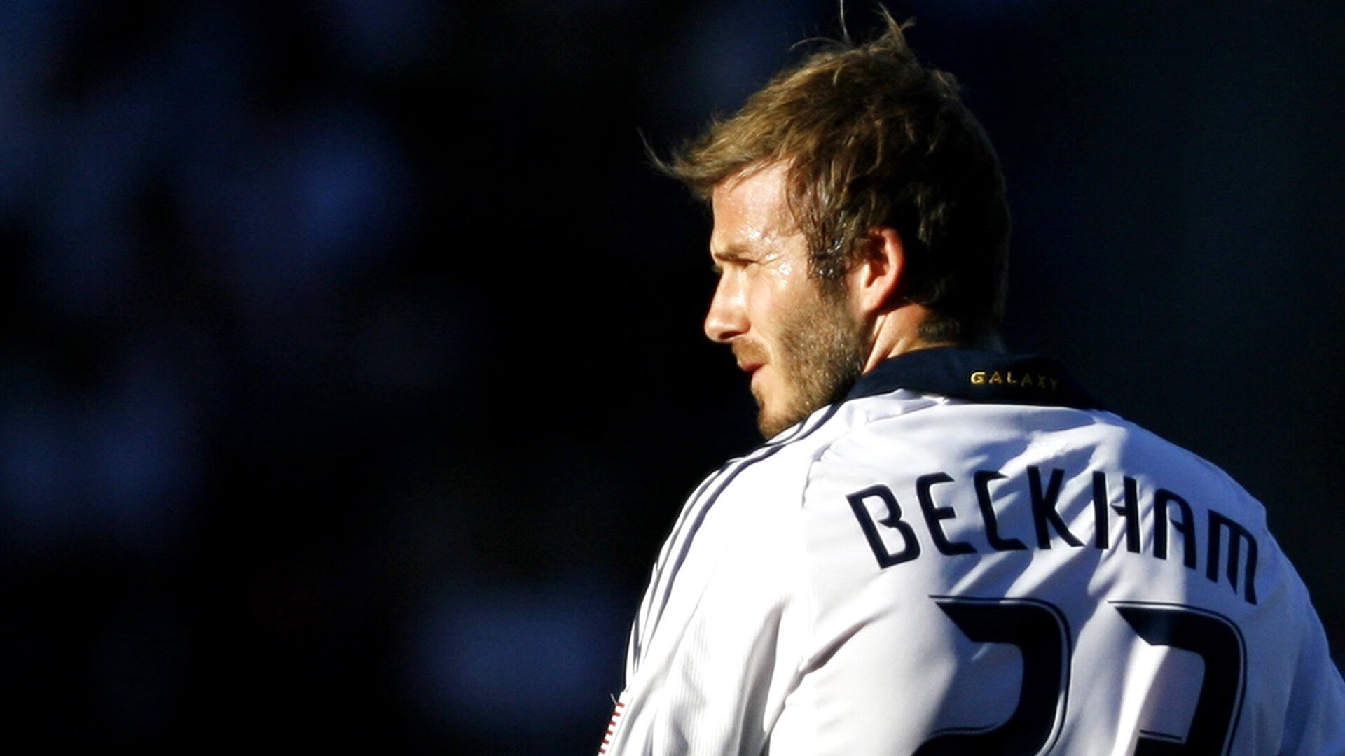 开云体育在线-绿茵铁闸的篮球之夜，当防守艺术在NBA季后赛绽放