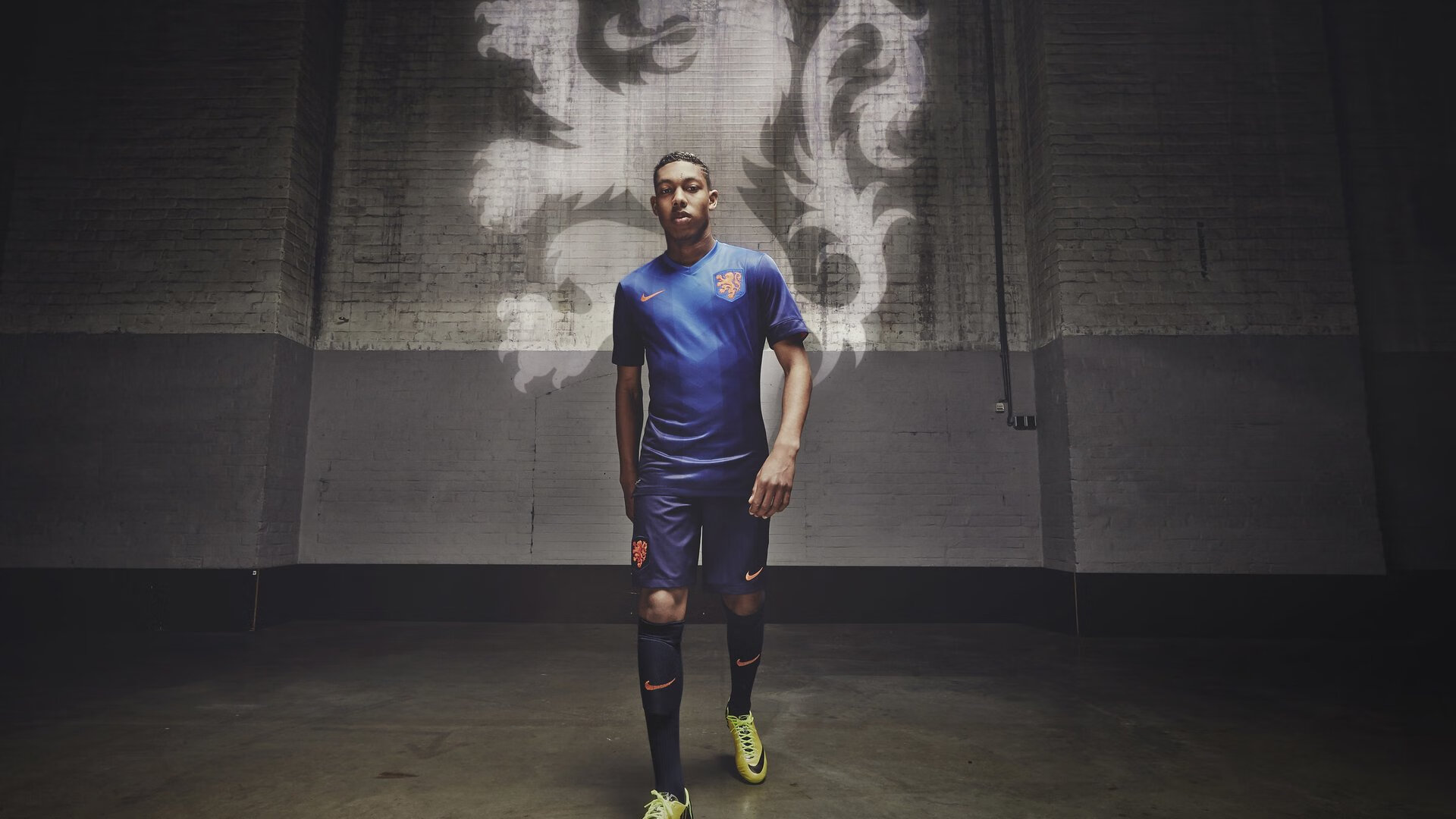 开云官方app入口-擎天玉柱！霍勒迪舞台越大越强 广厦钢铁洪流冲垮深圳