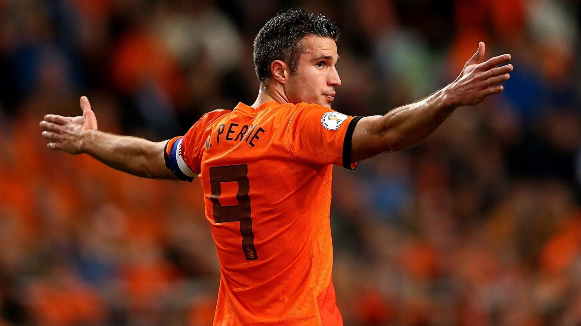 开云下载-绿茵烽火燃红台，当王皓的球拍刺穿C罗的黄昏